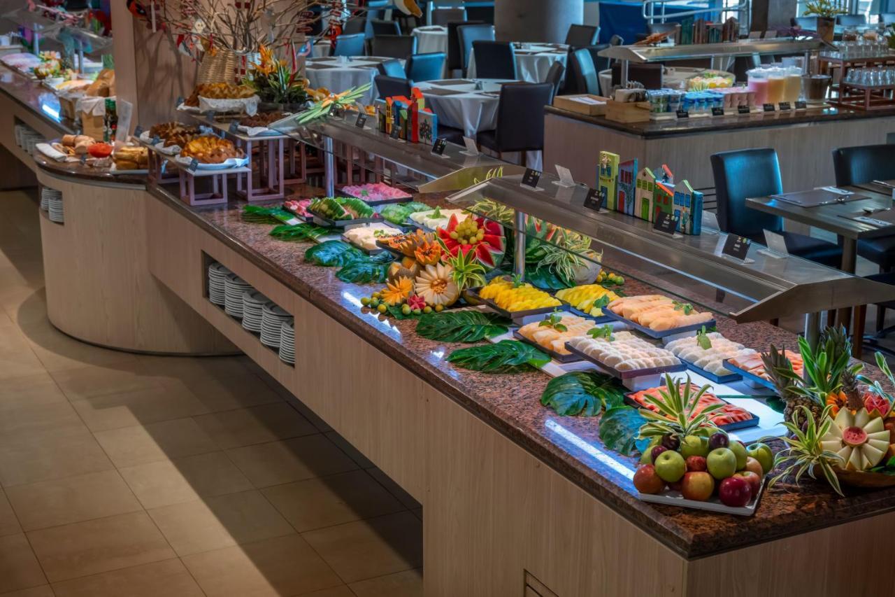 Serhs Natal Grand Hotel & Resort Екстериор снимка A buffet at a hotel