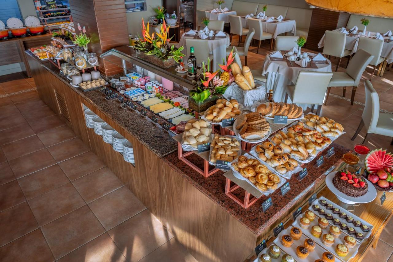 Serhs Natal Grand Hotel & Resort Екстериор снимка A buffet at a hotel